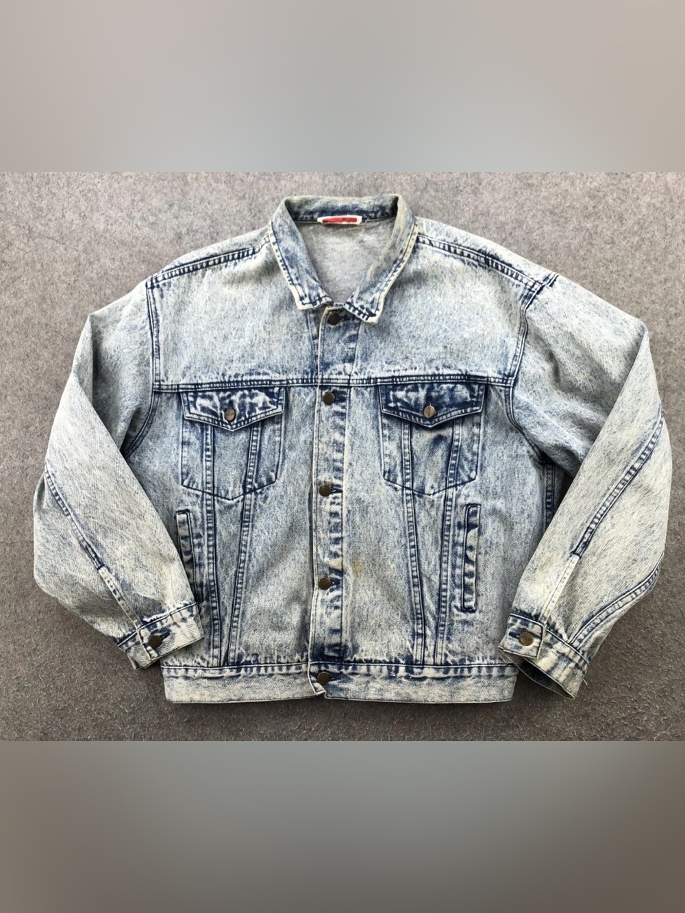 Men's Light Acid Wash Denim Jacket - Blue
Slight spot on lower left. Pic 2 shows